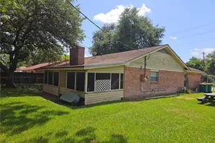 909 Lilac St, La Marque, TX 77568 - Photo 1