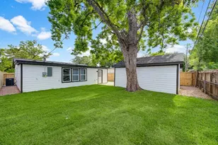 6923 Keller St, Houston, TX 77087 - Photo 30