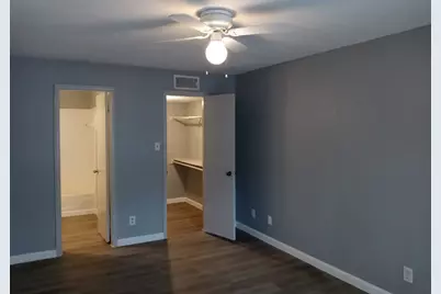 9700 Leawood Boulevard #7/14, Houston, TX 77099 - Photo 6