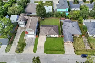 9016 Topaz St, Houston, TX 77063 - Photo 26