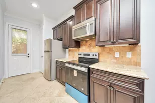 11045 Upland Forest Dr, Houston, TX 77043 - Photo 8