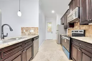 11045 Upland Forest Dr, Houston, TX 77043 - Photo 6