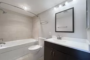 1801 Stoney Brook Dr, Houston, TX 77063 - Photo 20