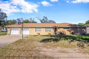 255 Gilmer St, Bridge City, TX 77611 - Photo 2
