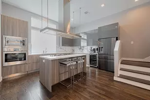 5919 E Post Oak Ln, Houston, TX 77055 - Photo 2