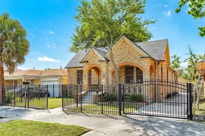 2215 Avenue O 1/2, Galveston, TX 77550 - Photo 2