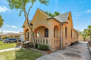 2215 Ave O 1/2, Galveston, TX 77550 - Photo 4