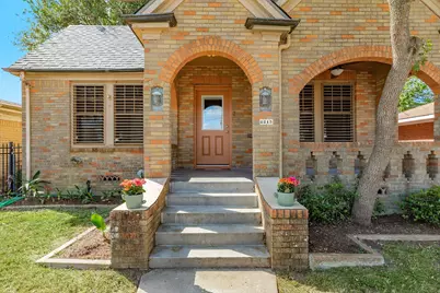 2215 Avenue O 1/2, Galveston, TX 77550 - Photo 1