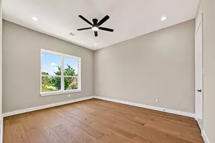 1425 E 31st St, Houston, TX 77022 - Photo 12