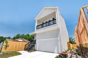 1425 E 31st St, Houston, TX 77022 - Photo 2