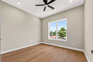 1425 E 31st St, Houston, TX 77022 - Photo 14