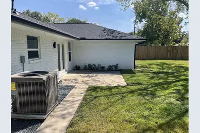 12122 Chimney Rock Road, Houston, TX 77035 - Photo 32