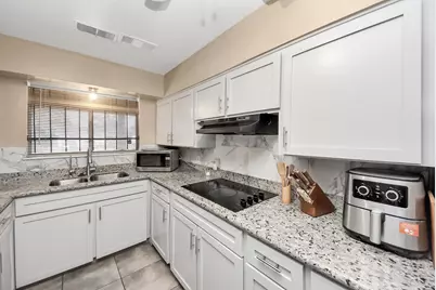 5846 Hirondel Street, Houston, TX 77033 - Photo 10