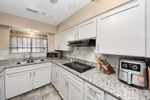 5846 Hirondel St, Houston, TX 77033 - Photo 10