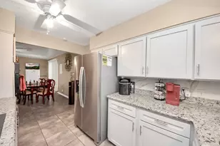 5846 Hirondel St, Houston, TX 77033 - Photo 14