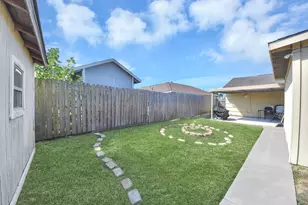 5846 Hirondel St, Houston, TX 77033 - Photo 44