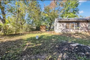 5810 Southgood St, Houston, TX 77033 - Photo 2