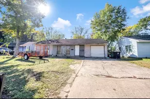 5810 Southgood St, Houston, TX 77033 - Photo 1