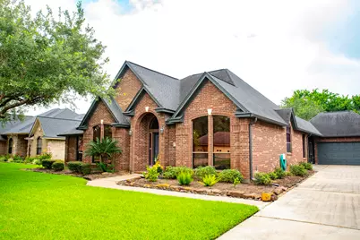 105 Indian Paintbrush, Lake Jackson, TX 77566 - Photo 1