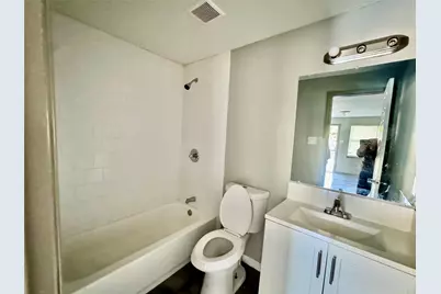 5842 Southville Street, Houston, TX 77033 - Photo 8