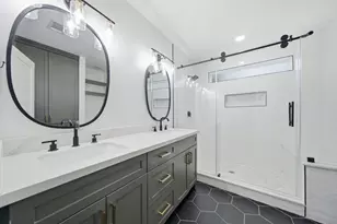 1139 W Gardner St, Houston, TX 77009 - Photo 12