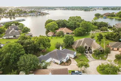 103 Forest Court, Conroe, TX 77356 - Photo 2