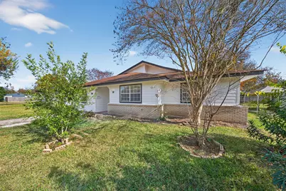 907 S 3rd Street, La Porte, TX 77571 - Photo 1