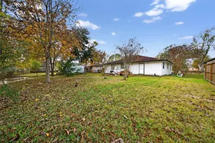 907 S 3rd St, La Porte, TX 77571 - Photo 38