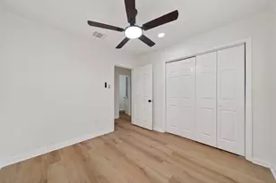 907 S 3rd St, La Porte, TX 77571 - Photo 16