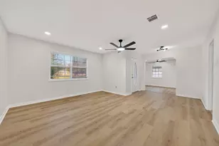 907 S 3rd St, La Porte, TX 77571 - Photo 8