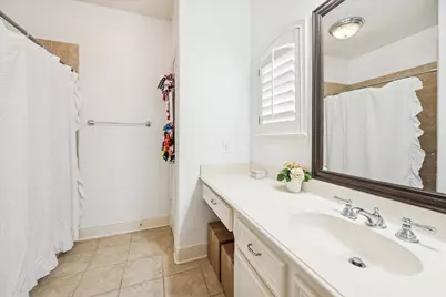 4523 Maple Street, Bellaire, TX 77401 - Photo 24