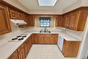 3 S Erik Dr, Angleton, TX 77515 - Photo 10