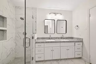 10602 Longmont Dr, Houston, TX 77042 - Photo 22