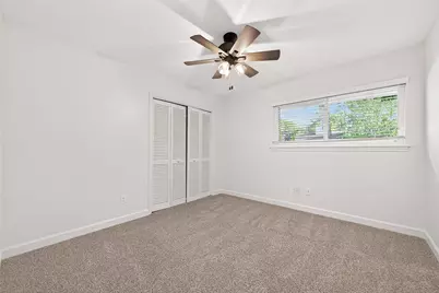 10602 Longmont Drive, Houston, TX 77042 - Photo 32