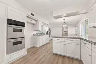 10602 Longmont Dr, Houston, TX 77042 - Photo 14