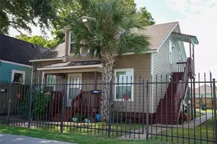 2812 Avenue M, Galveston, TX 77550 - Photo 2