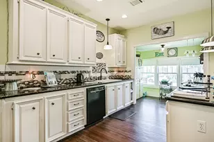 3927 Bernardo De Galvez Ave, Galveston, TX 77550 - Photo 28