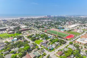 3927 Bernardo De Galvez Ave, Galveston, TX 77550 - Photo 4