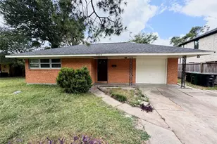7905 Turquoise Ln, Houston, TX 77055 - Photo 2