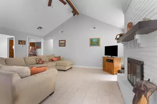 445 Augusta Dr, Huntsville, TX 77340 - Photo 8