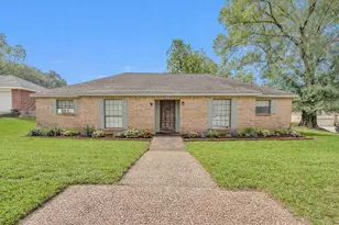 445 Augusta Dr, Huntsville, TX 77340 - Photo 1