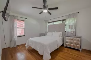 8057 Ridgeview Dr, Houston, TX 77055 - Photo 2