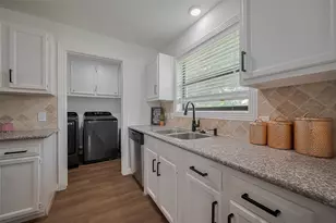 8057 Ridgeview Dr, Houston, TX 77055 - Photo 18