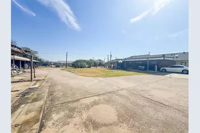 719 E Whitney Street, Houston, TX 77022 - Photo 6