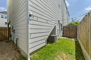 8321 Springwood Cyn Ln, Houston, TX 77055 - Photo 10