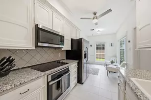 9584 Briar Forest Dr, Houston, TX 77063 - Photo 14