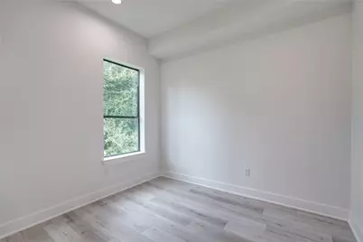 4531 Creekmont Drive, Houston, TX 77091 - Photo 10