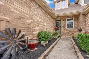 4703 Park Trail Ln, Pasadena, TX 77505 - Photo 2