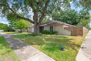 10415 Leawood Blvd, Houston, TX 77099 - Photo 4