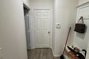 10412 Marston Vineyard Dr, Houston, TX 77025 - Photo 6